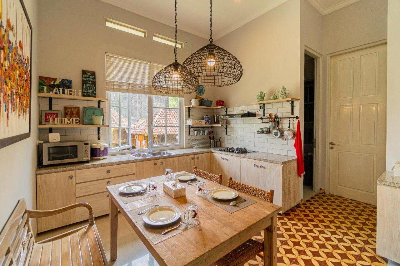 Вилла Four Monkeys House Бедугул Экстерьер фото